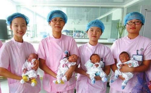 多胞胎|女子怀孕4个月就走不了路,被家人送往医院,检查后发现意外惊喜