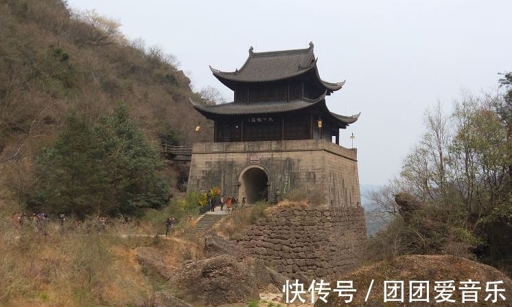 旅游风景区|四川一古镇，沿途300家饭店客流不断、生意火爆，现在却客流稀少