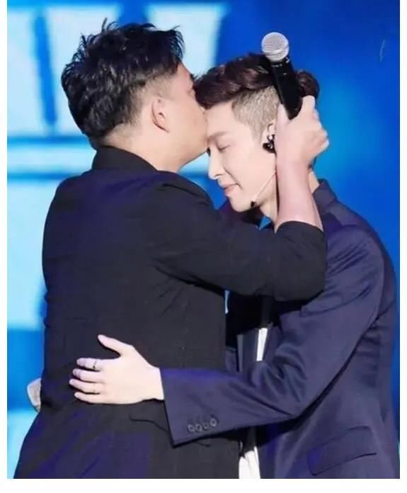 黄磊|黄磊张艺兴聊三十岁创业！三十而立，张艺兴的人生让人佩服