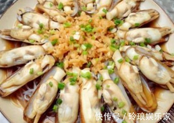 火红的嫩肉和诱人的香味撩拨食欲,尝一口,松软的肉,弹性十足