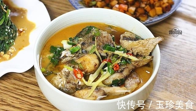 晚上下班回家，做了4个菜，2荤2素，才用了30块钱，真实惠！