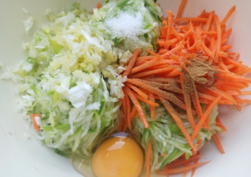 丸子|这才是萝卜丸子的传统做法,外酥里嫩,不加一滴水,凉了也不会硬