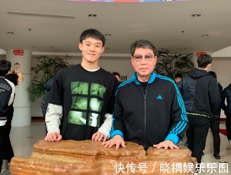刘若钒|上场30分钟搞定比赛!武磊22岁师弟1球1造红,助球队5球大胜!