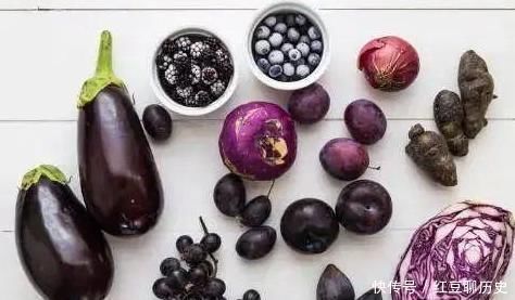 眼袋|男人衰老时，会出现4个异常，若一个没有，你会比同龄人更显年轻