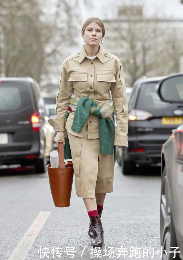 旧毛衣别急着扔，当成腰带慵懒又时髦，掌握4个技巧穿出潮流感