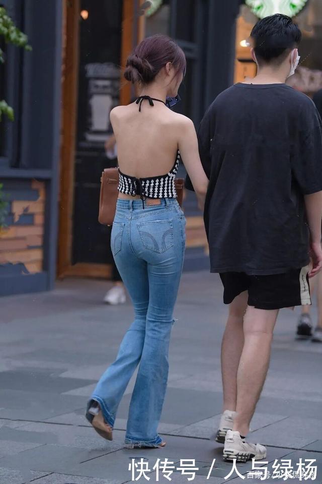 女士来说|40岁女人怎么穿减龄入手这款“喇叭裤”,时刻保持少女感!