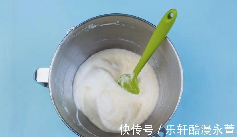 甜品控有口福了!像冰淇淋一样的柠檬酸奶蛋糕,自己在家就能做