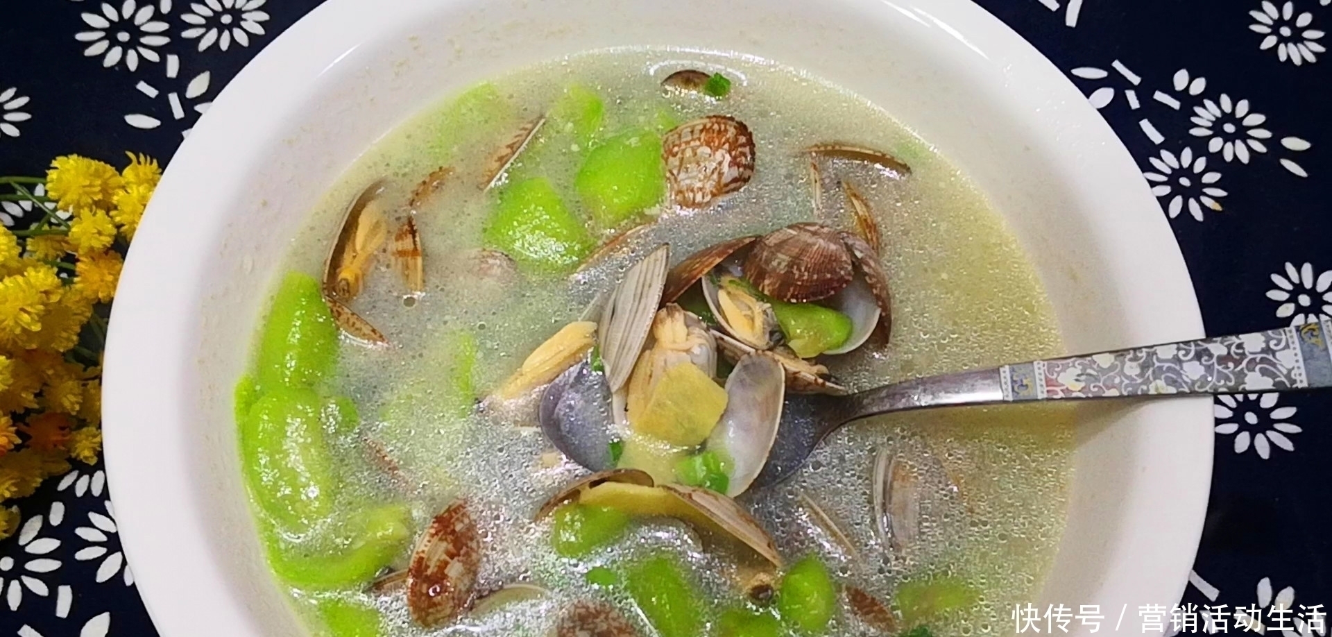 丝瓜花蛤汤|它和丝瓜一起做汤是绝配，鲜美又开胃，夏天喝比骨头汤还过瘾