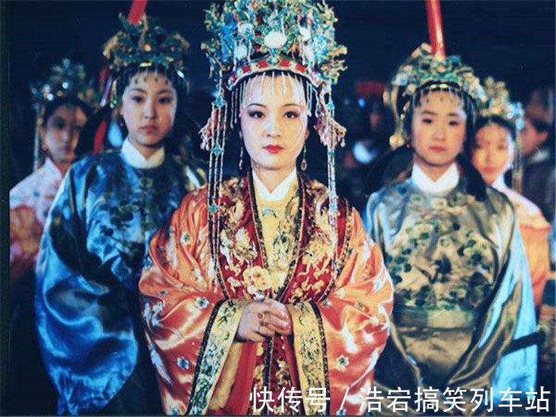 选秀&薛宝钗才貌双全,参加选秀为何后文没有消息,看元春省亲时说了啥