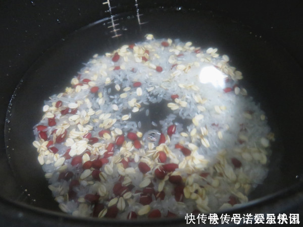 秀发|红豆和此物一起煮,嘴巴不臭了,皱纹消失了,头发慢慢变乌黑秀发