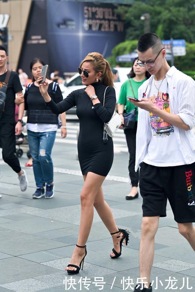 等待一秒钟入夏茫茫裙海之中的这条裙子,让你性感又显腿长