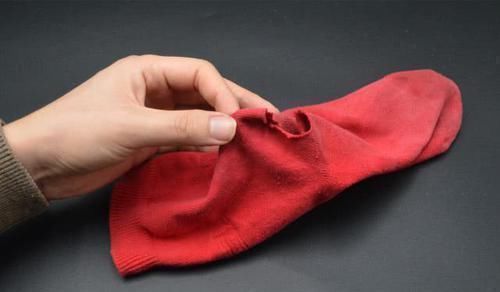 破洞|袜子上有破洞怎么办?教你一个诀窍,袜子变得完好如初,回家试试