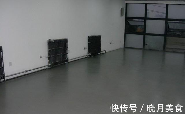 地面|房子不要贴瓷砖了,直接铺水泥省钱又好看,难怪有钱人都喜欢