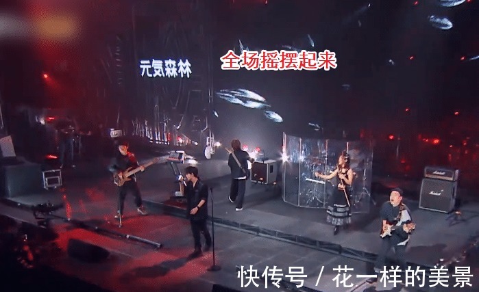 特寫(xiě)鏡頭|王俊凱和謝霆鋒同幅度搖擺，導(dǎo)播給到特寫(xiě)鏡頭，眼神說(shuō)明一切！