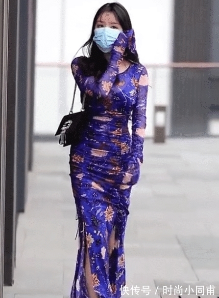 贵妇 贵妇的奇葩穿衣风，裙子的叉“撕开”到腰了，这下真凉快