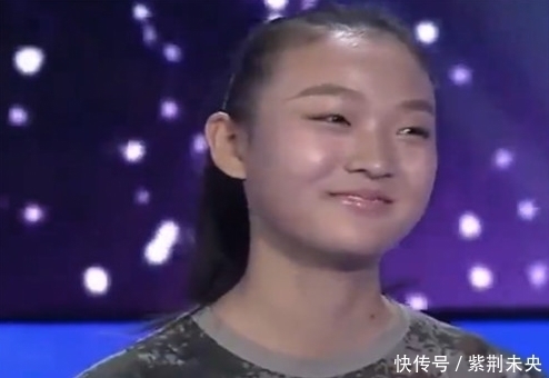 全场|2岁小女孩和狼一起生活,被咬数百次,爸爸一上台全场安静