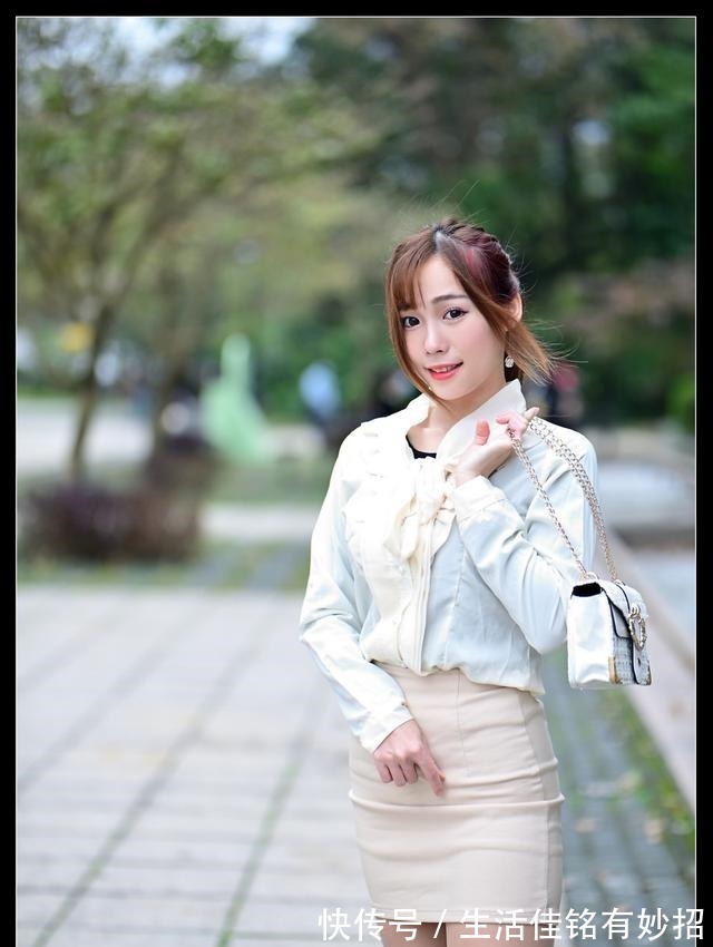 美女 白衬衫太俗了看看这位美女穿白衬衫的气质有多潇洒耐看!