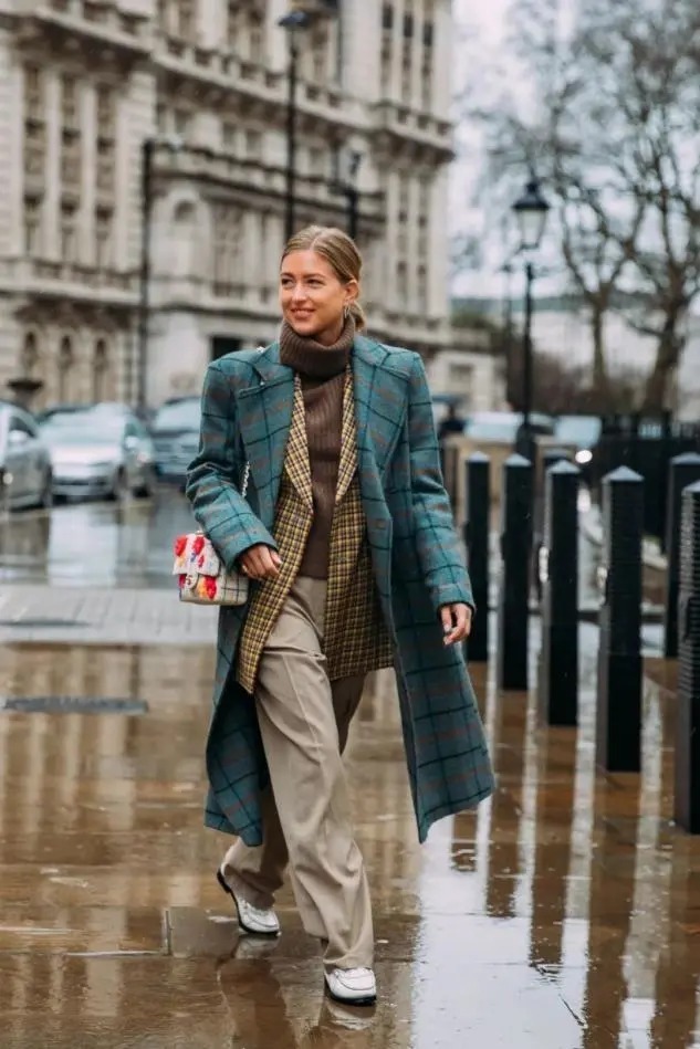 不管大衣还是羽绒服，女人少买黑色，这几种颜色更高级，好看减龄