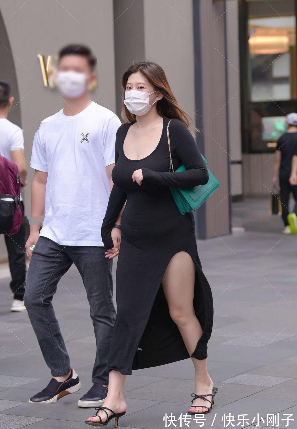 美女|活泼的美女非常自信!一个高调的女神,看起来比花还新鲜!