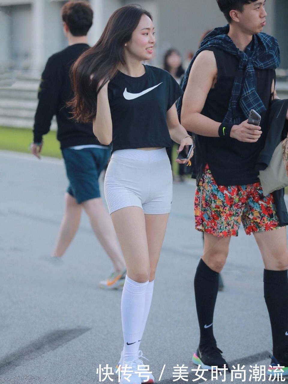 短款|短款瑜伽裤真好看 穿出女性玲珑好身姿