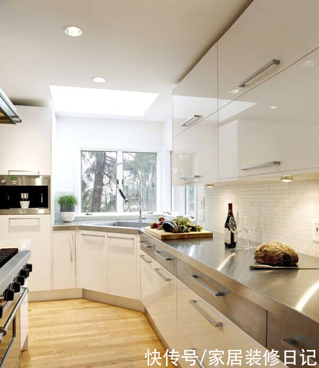 厨房|入住两年的新房子，今天站出来说实话：厨房台面能不能装不锈钢？