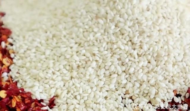 做辣椒油时,千万不要直接泼油,多加1步,又香又辣,满屋飘香