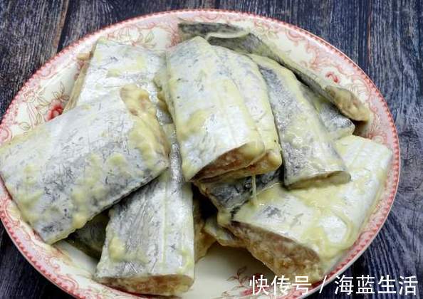 面粉|炸带鱼，裹面粉和淀粉都不对，邻居大厨教我做法，外酥里嫩不回软
