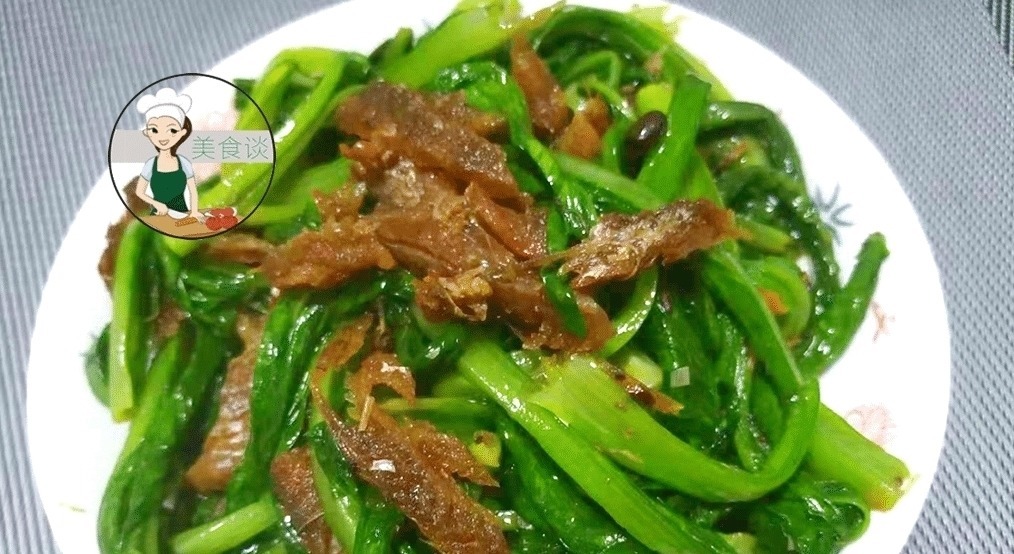 这青菜, 钙含量是莴笋的2倍, 配它一起炒, 清香脆嫩, 儿子吃撑了