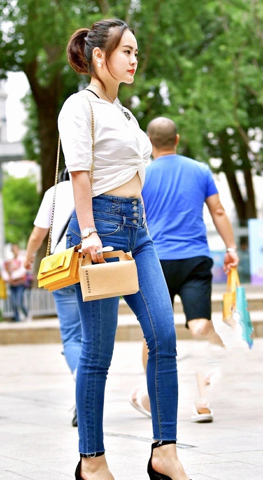 前卫|选定休闲前卫的打扮,青涩的少女终究学会长大!