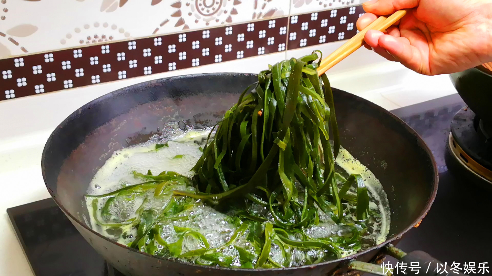 凉拌海带好吃有诀窍,不要直接拌,多加2步,味道鲜美不腥气