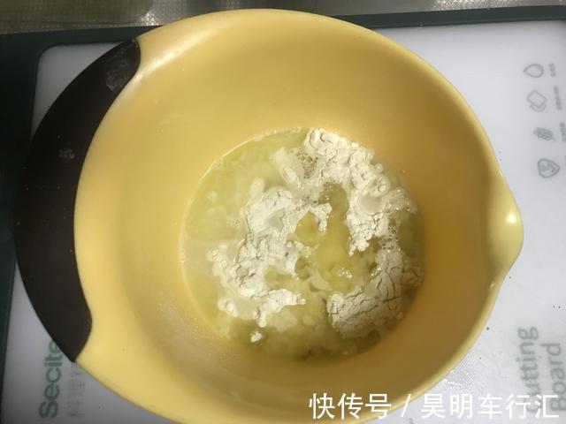 做酥点不用猪油也能酥掉渣，咬一口满嘴香，放三天不变样，吃不够
