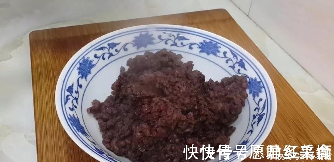 红薯这样做才最好吃,一蒸一切,比豆沙糕都好吃,一口一个真解馋