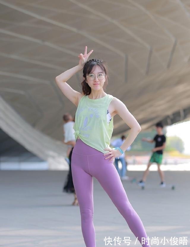 佩服女班长做出的正确选择,穿着也很新颖吧?