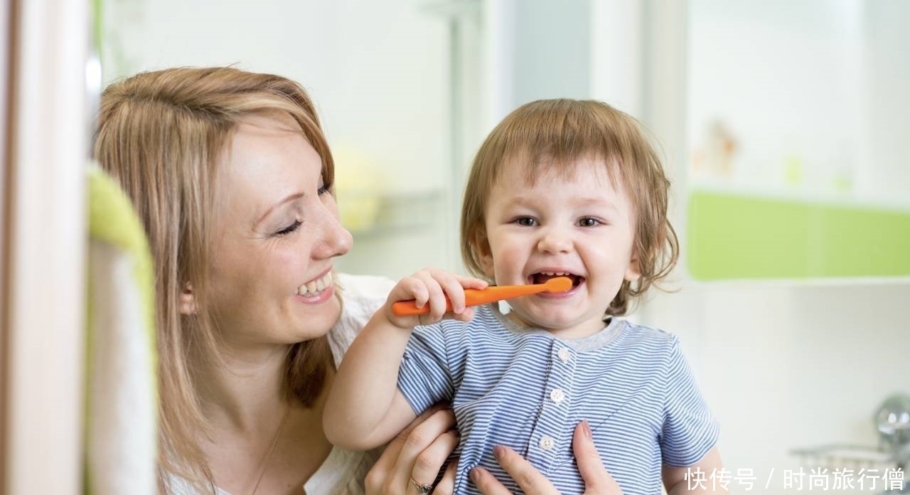 误区|宝宝多大开始刷牙?很多父母陷入了三个“误区”,难怪娃长龋齿