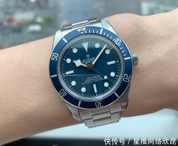 浪琴康卡斯|蓝盘男士潜水表选这几款就不错,便宜还实用,最高不出三万