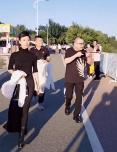 著名歌手尹相杰现状：瘦到 quot;皮包骨 quot;认不出，跟着于文华像跟班儿