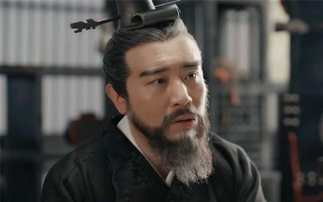 阴险|曹操将3个女儿送入宫中，皇帝看后两腿发软，这招实在是阴险！