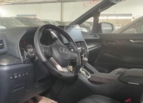 雷克萨斯LM库存成灾,车贩愁得嗷嗷叫,降价