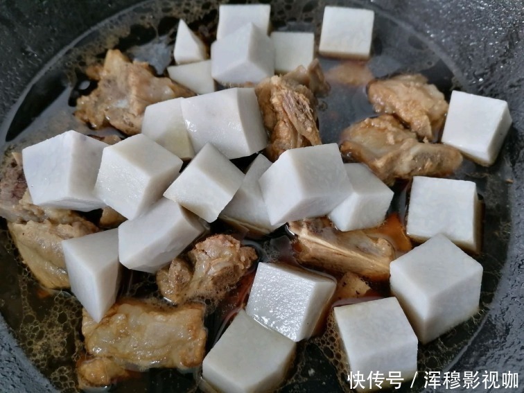 味道|炖排骨别总放土豆，它才是“绝配”，味道鲜美又补水，秋季别错过