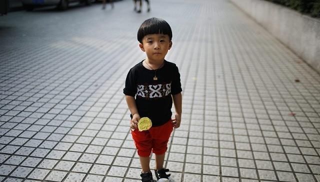 生还是不生，独生子女VS二胎家庭，十五年后两种家庭差距立见