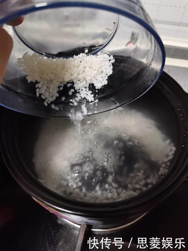 海带不要再炒了!隔壁大妈每次这么做一大盆,全家老少都抢着吃