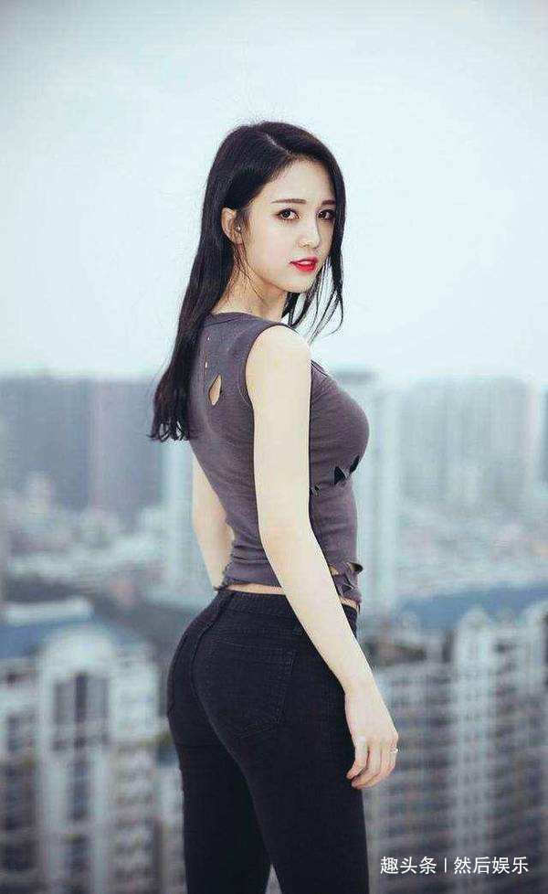 大长腿 紧身打底裤美女，展现出中国女性特有的美