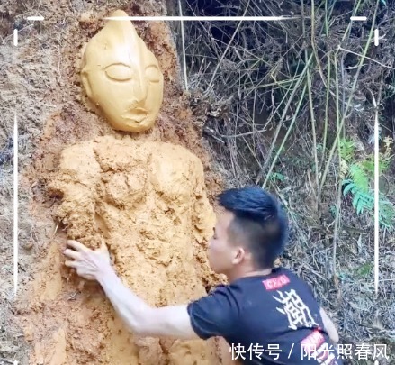 男生|男生用泥巴做“奥特曼”,本以为在瞎胡闹,看到成品迪迦穿越了