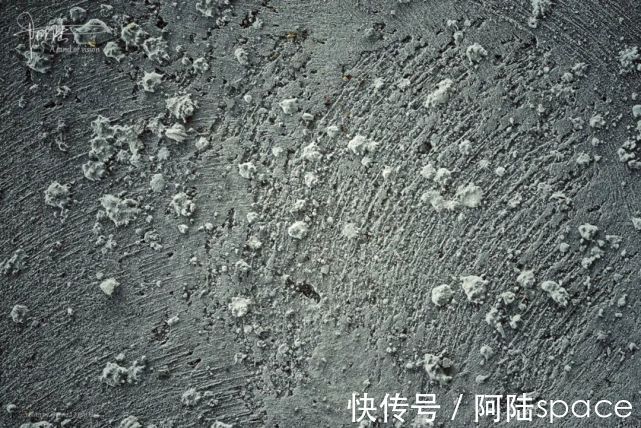 装饰|工地里随处可见的“画作”,装裱一下用来作装饰其实很不错