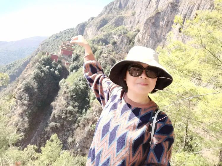 指南村|登顶东川小牯牛山——慈悲殿