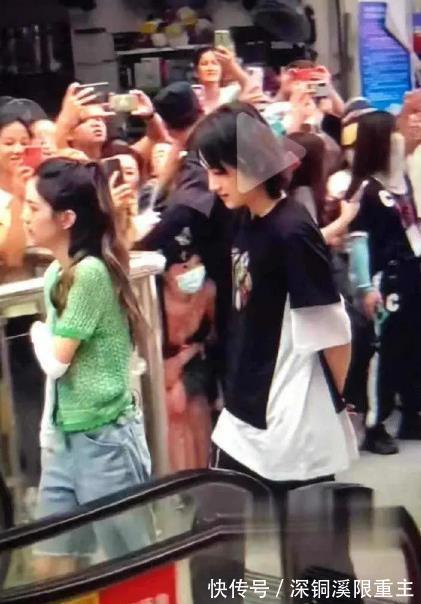 姚安娜|华为二公主姚安娜超市买菜,拿箱子提多个口袋,被赞家教好接地气