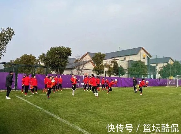 女足|女足官宣坏消息!水庆霞安排惹争议,女足球迷痛哭落泪