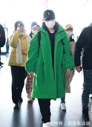 流行 2022年长春花蓝是流行色?女星们却集体穿上了绿色,一个比一个美