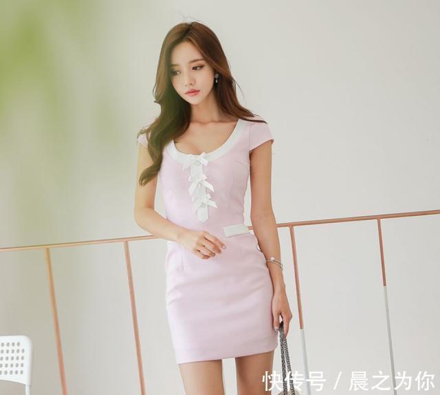 高挑 -青春灵动的紧身裙美女,秀出纤细高挑的身材,真漂亮!