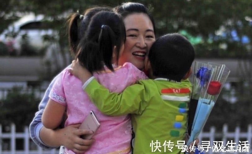 借钱|7岁小女孩借给同学1元钱,过了一年还没还,妈妈的做法引人深思